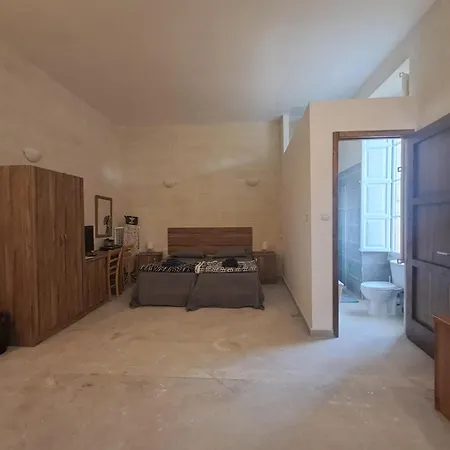 Affittacamere 63, Casa Falzon 3*