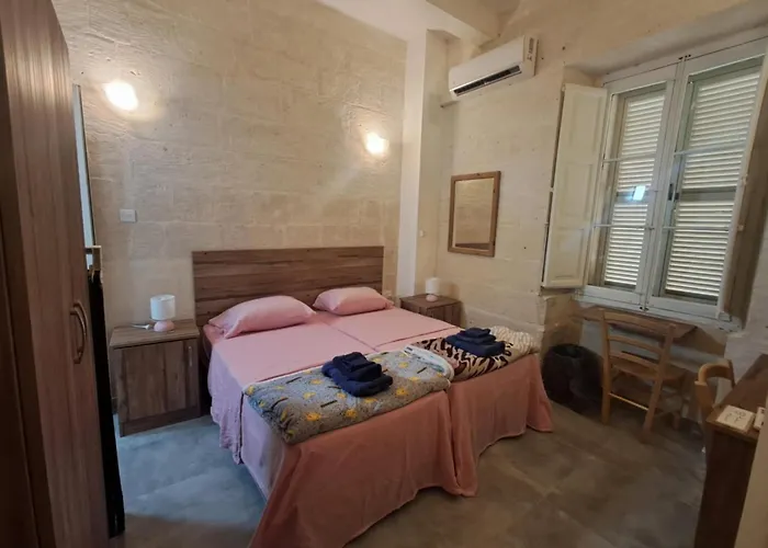 63, Casa Falzon 3* Rabat