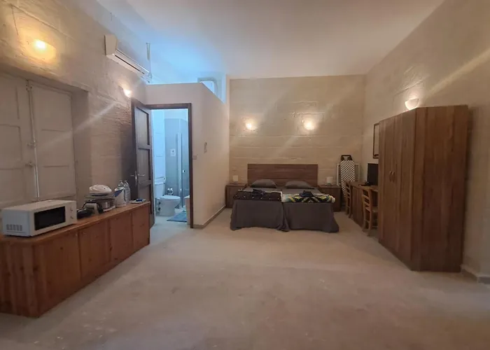 63, Casa Falzon Gasthof 3*