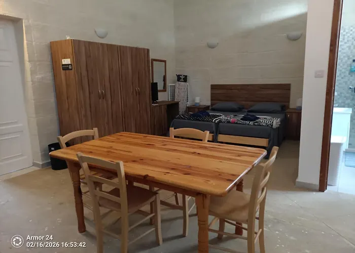 63, Casa Falzon Gasthof 3*